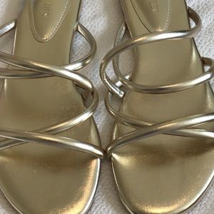 Gorgeous gold sandals Nine West